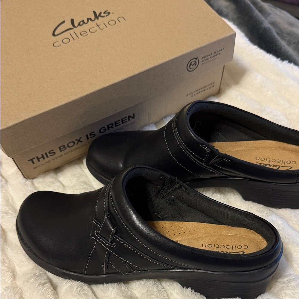 Clark’s Angie Mist Black Leather mules 8 Wide